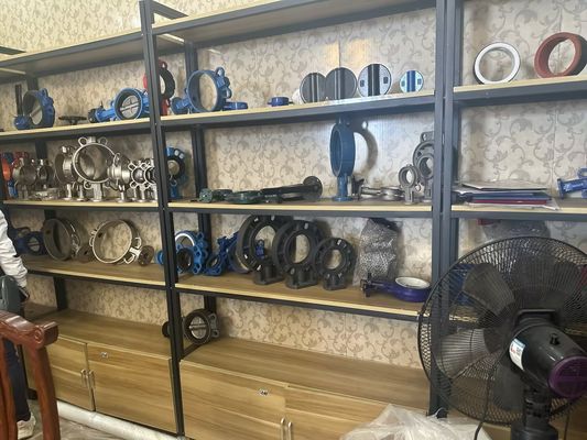 Servizio personalizzato SS304 in acciaio inossidabile Valvola sanitaria farfalla con leva manuale